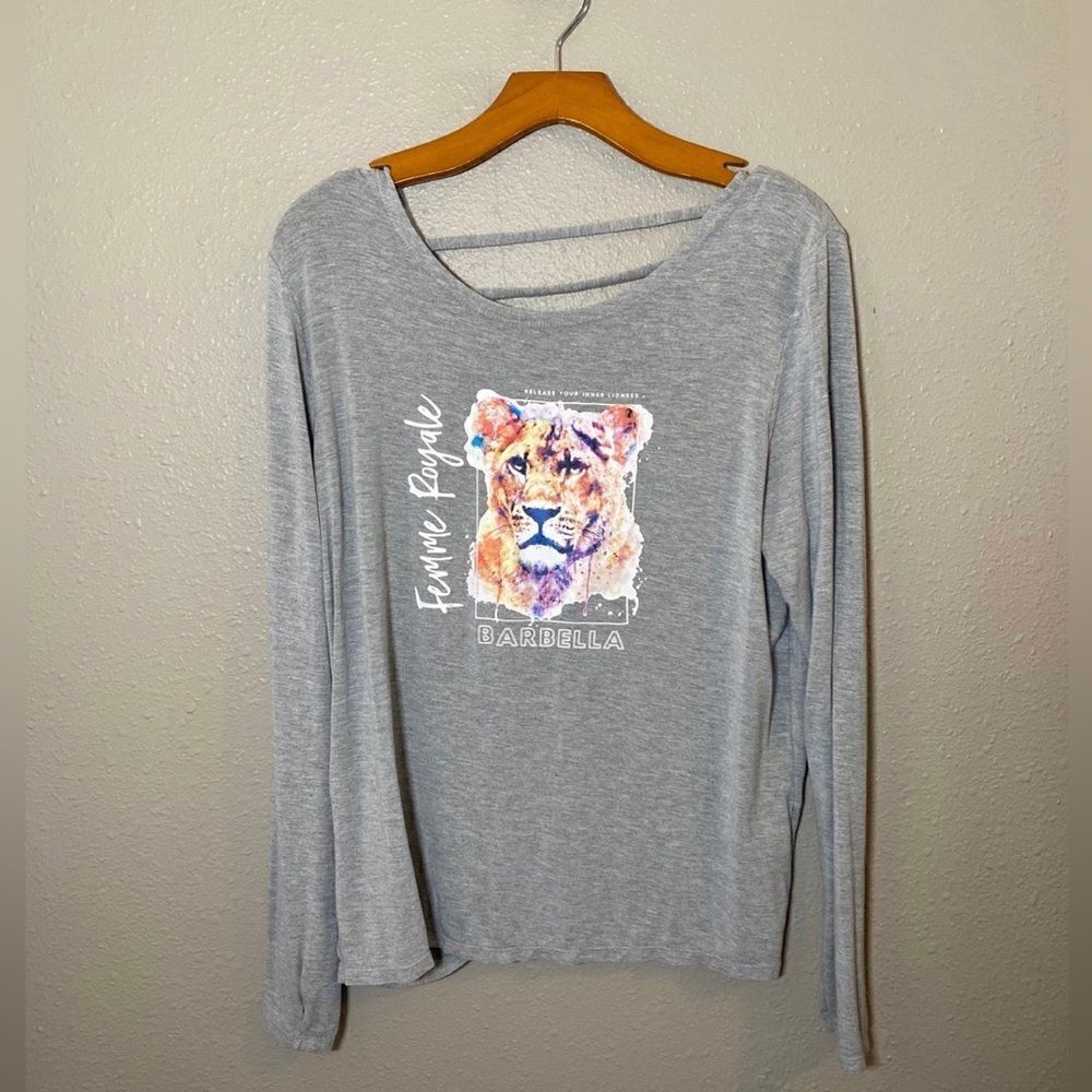 BARBELLA FEMME ROYALE - long sleeve, open back lioness tee